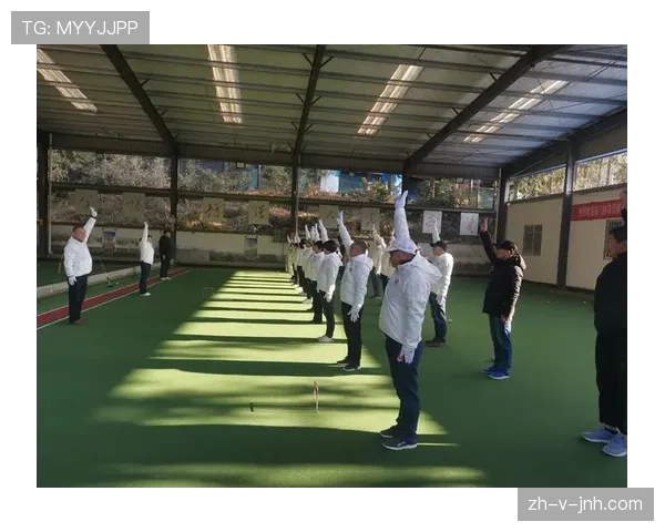 一招看懂裁判手势规则，轻松判断场上判罚